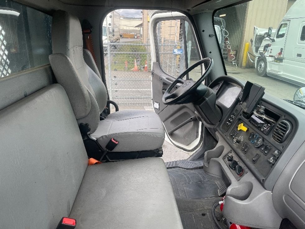 Flatbed Truck-Light and Medium Duty Trucks-Freightliner-2018-M2-Spokane Valley-WA-105,148\n\t\tmiles-$ 66,000 - Image 22