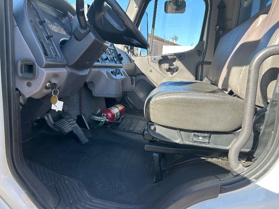 Flatbed Truck-Light and Medium Duty Trucks-Freightliner-2018-M2-Tampa-FL-129,926\n\t\tmiles-$ 53,500 - Image 17