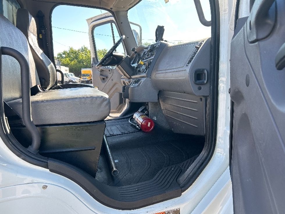 Flatbed Truck-Light and Medium Duty Trucks-Freightliner-2018-M2-Tampa-FL-129,926\n\t\tmiles-$ 53,500 - Image 20