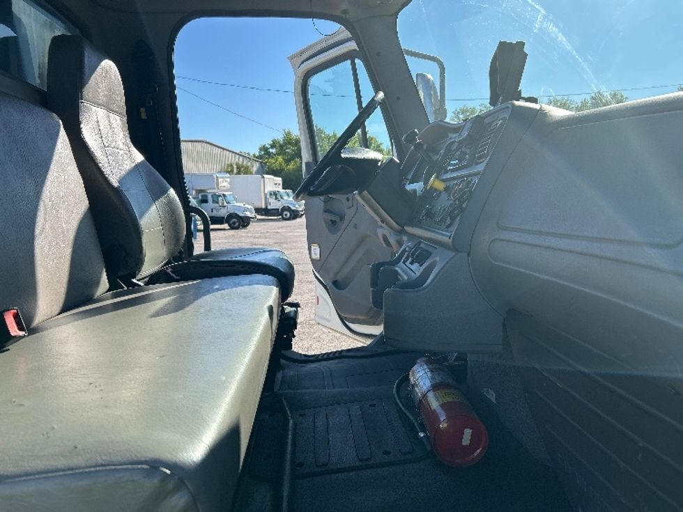 Flatbed Truck-Light and Medium Duty Trucks-Freightliner-2018-M2-Tampa-FL-129,926\n\t\tmiles-$ 53,500 - Image 22