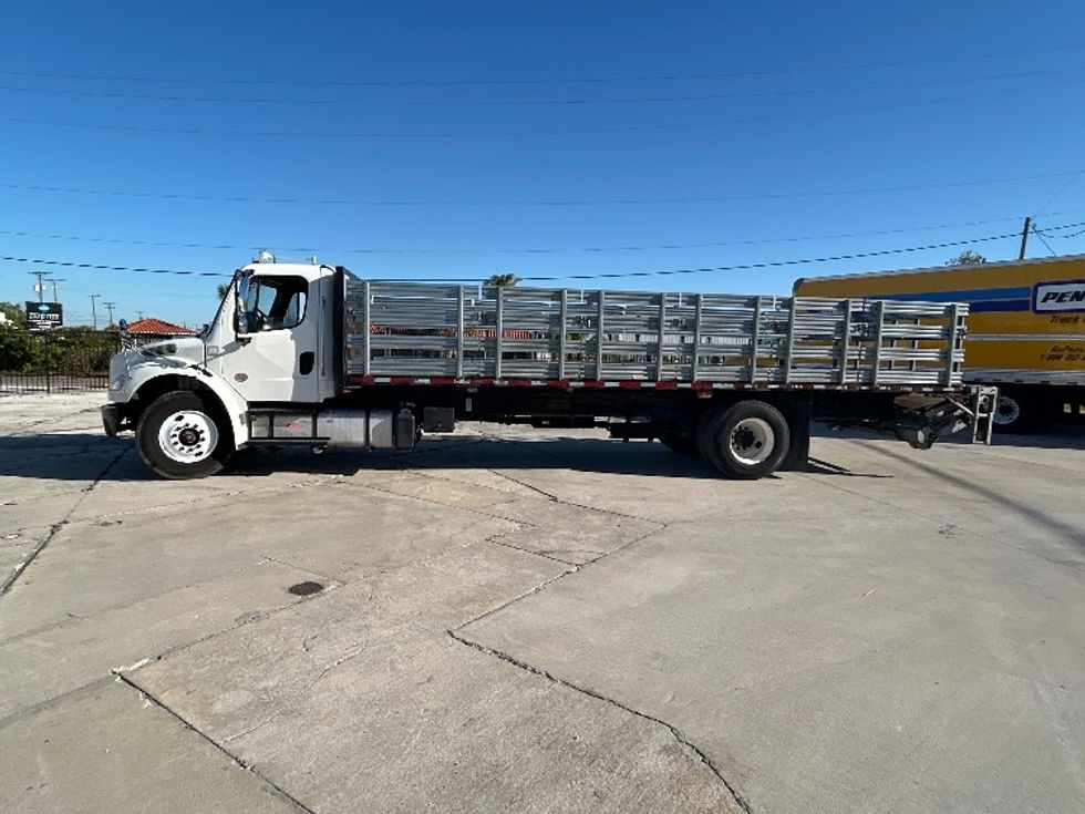 Flatbed Truck-Light and Medium Duty Trucks-Freightliner-2018-M2-Tampa-FL-129,926\n\t\tmiles-$ 53,500 - Image 4