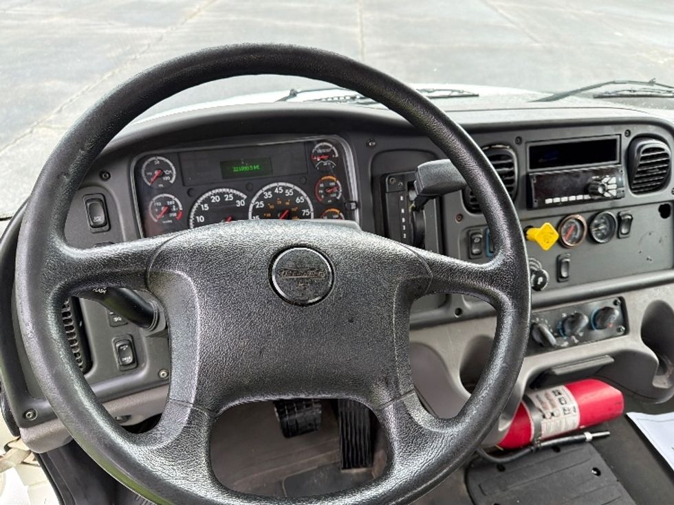 Flatbed Truck-Light and Medium Duty Trucks-Freightliner-2018-M2-Tifton-GA-221,980\n\t\tmiles-$ 39,750 - Image 13