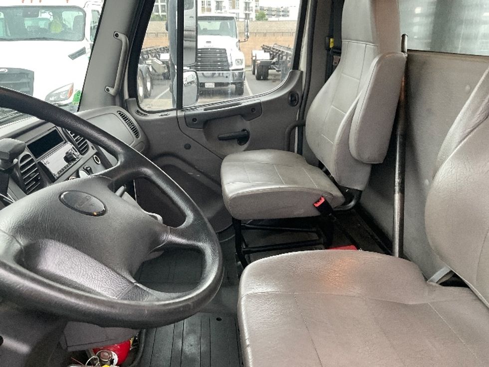 Flatbed Truck-Light and Medium Duty Trucks-Freightliner-2018-M2-Torrance-CA-165,937\n\t\tmiles-$ 43,500 - Image 17