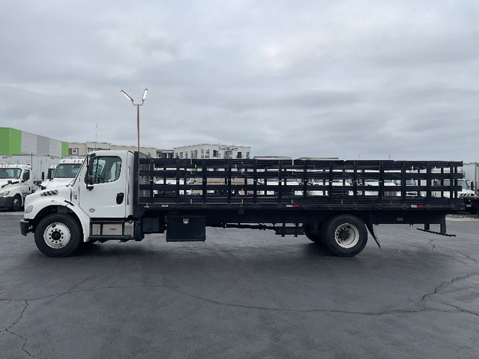 Flatbed Truck-Light and Medium Duty Trucks-Freightliner-2018-M2-Torrance-CA-165,937\n\t\tmiles-$ 43,500 - Image 4