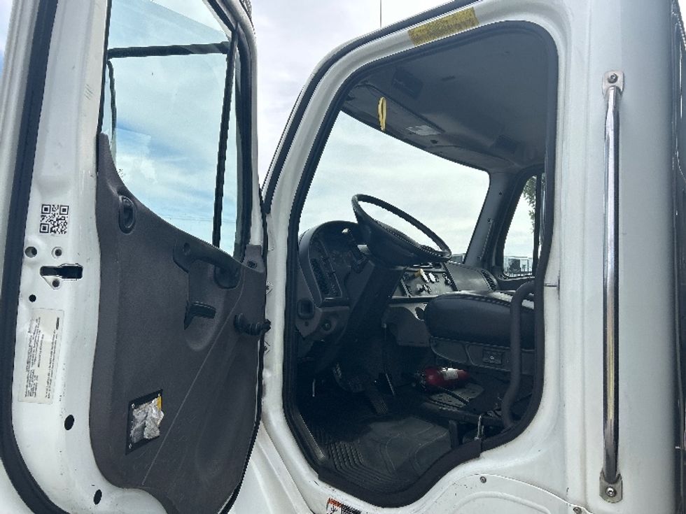 Flatbed Truck-Light and Medium Duty Trucks-Freightliner-2018-M2-Torrance-CA-186,039\n\t\tmiles-$ 45,000 - Image 12