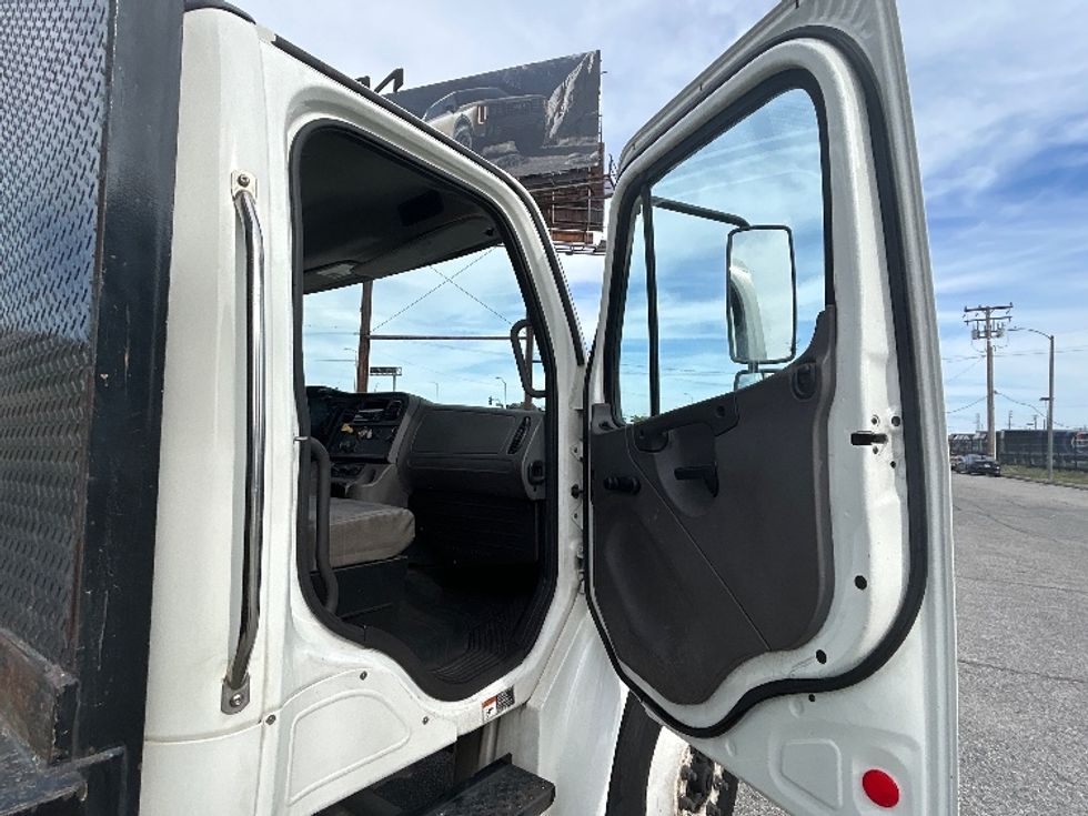 Flatbed Truck-Light and Medium Duty Trucks-Freightliner-2018-M2-Torrance-CA-186,039\n\t\tmiles-$ 45,000 - Image 15
