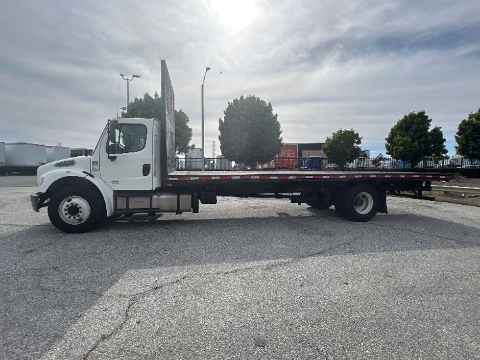 Flatbed Truck-Light and Medium Duty Trucks-Freightliner-2018-M2-Torrance-CA-186,039\n\t\tmiles-$ 45,000 - Image 4