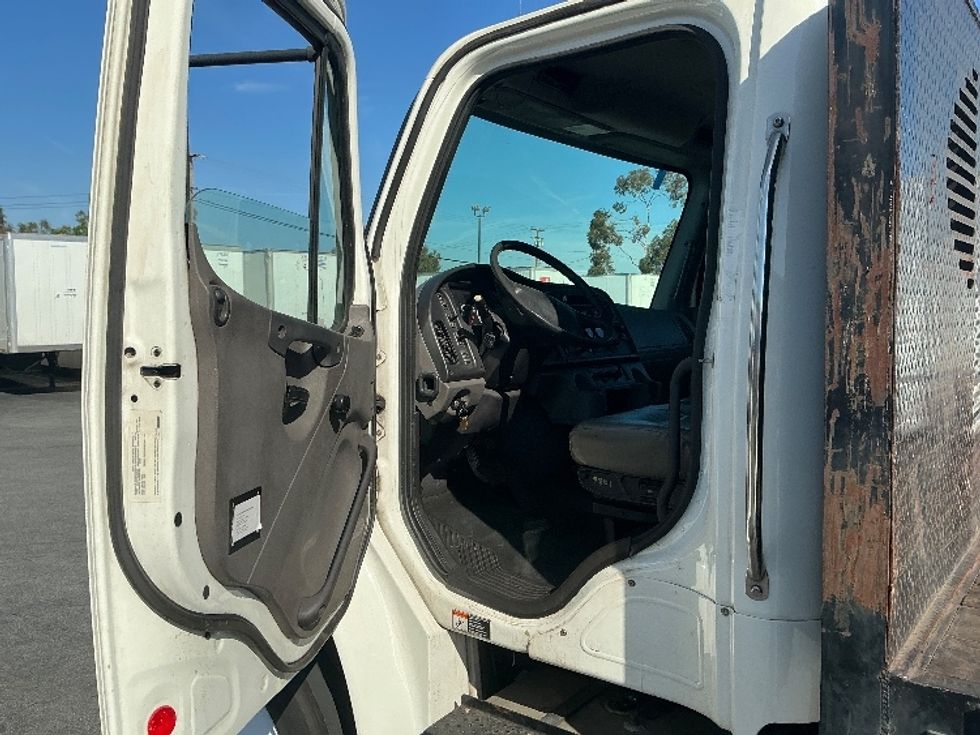 Flatbed Truck-Light and Medium Duty Trucks-Freightliner-2018-M2-Torrance-CA-204,741\n\t\tmiles-$ 55,750 - Image 16