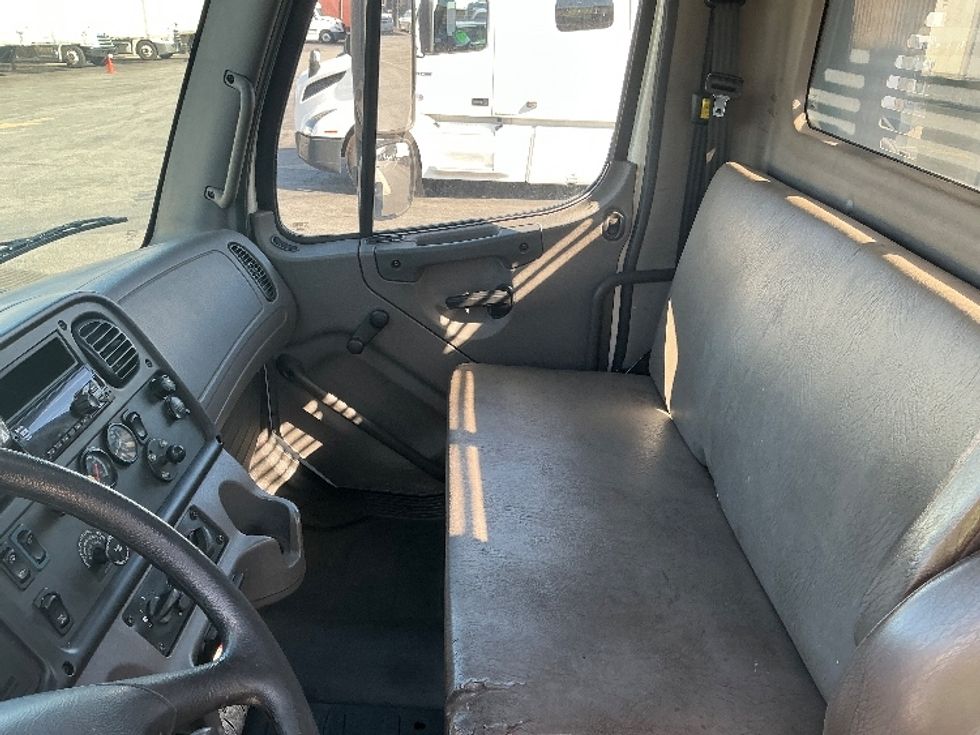 Flatbed Truck-Light and Medium Duty Trucks-Freightliner-2018-M2-Torrance-CA-204,741\n\t\tmiles-$ 55,750 - Image 19