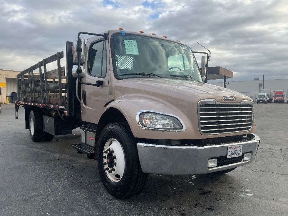 Flatbed Truck-Light and Medium Duty Trucks-Freightliner-2018-M2-Torrance-CA-239,567\n\t\tmiles-$ 32,750 - Image 1