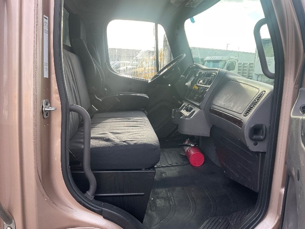 Flatbed Truck-Light and Medium Duty Trucks-Freightliner-2018-M2-Torrance-CA-239,567\n\t\tmiles-$ 32,750 - Image 22