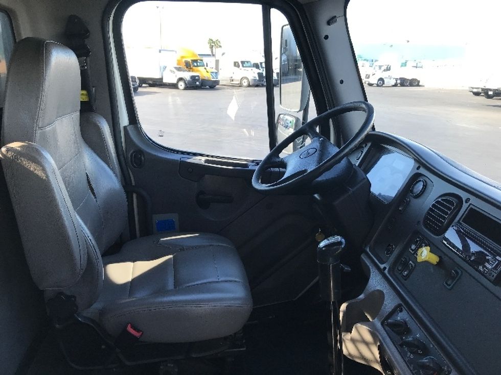 Flatbed Truck-Light and Medium Duty Trucks-Freightliner-2018-M2-Torrance-CA-318,288\n\t\tmiles-$ 32,250 - Image 22
