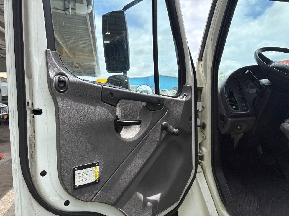 Flatbed Truck-Light and Medium Duty Trucks-Freightliner-2018-M2-Torrance-CA-70,614\n\t\tmiles-$ 46,250 - Image 16