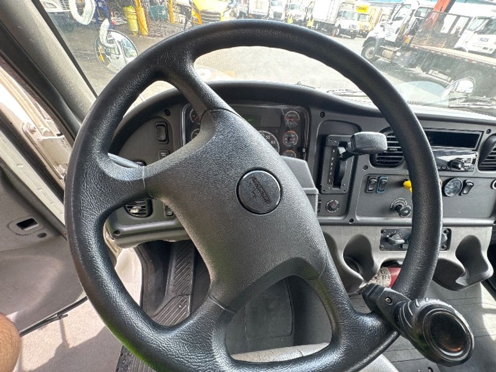 Flatbed Truck-Light and Medium Duty Trucks-Freightliner-2018-M2-Torrance-CA-70,614\n\t\tmiles-$ 46,250 - Image 18