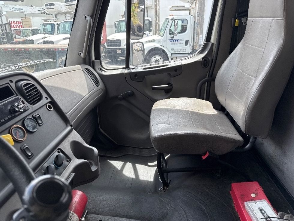 Flatbed Truck-Light and Medium Duty Trucks-Freightliner-2018-M2-Torrance-CA-70,614\n\t\tmiles-$ 46,250 - Image 19