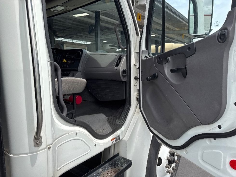 Flatbed Truck-Light and Medium Duty Trucks-Freightliner-2018-M2-Torrance-CA-70,614\n\t\tmiles-$ 46,250 - Image 20