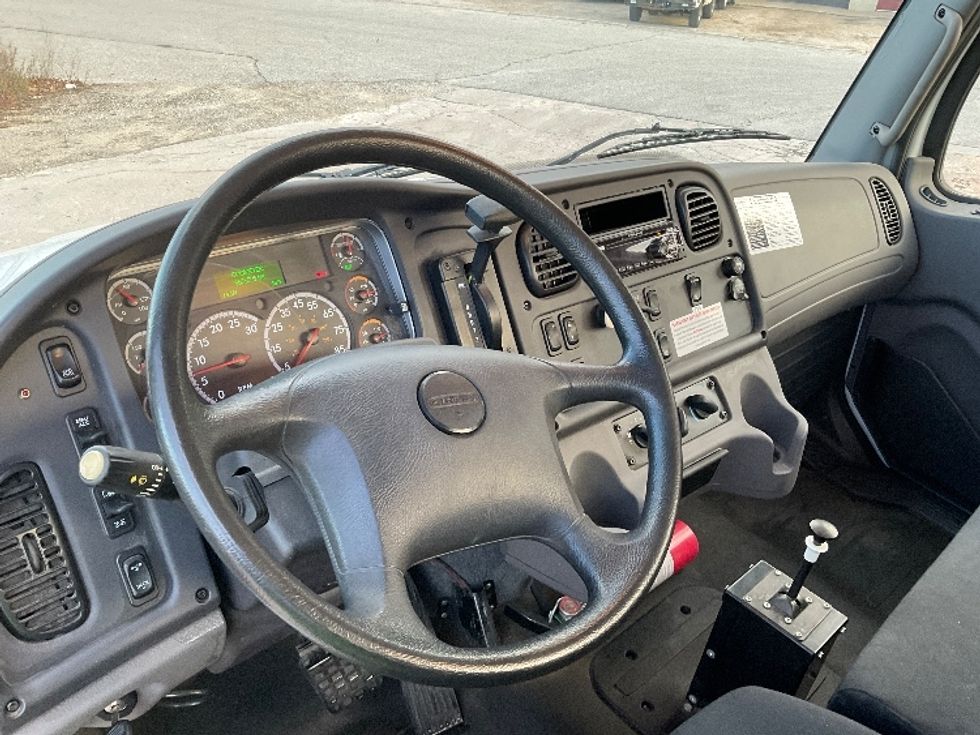 Flatbed Truck-Light and Medium Duty Trucks-Freightliner-2018-M2-Traverse City-MI-35,304\n\t\tmiles-$ 57,500 - Image 17