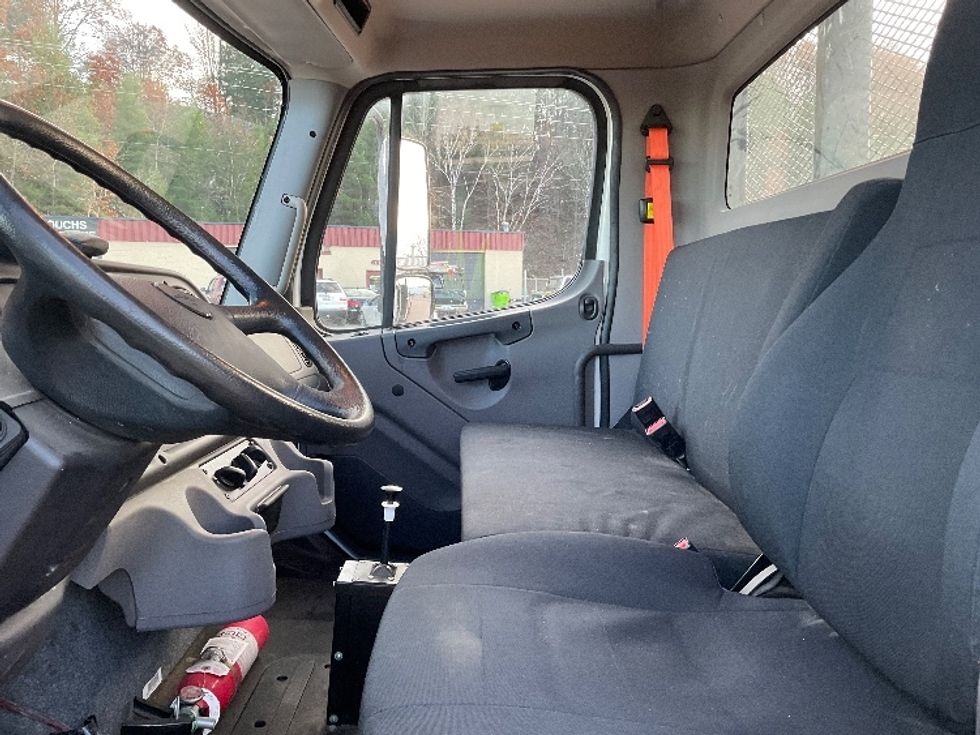 Flatbed Truck-Light and Medium Duty Trucks-Freightliner-2018-M2-Traverse City-MI-35,304\n\t\tmiles-$ 57,500 - Image 19