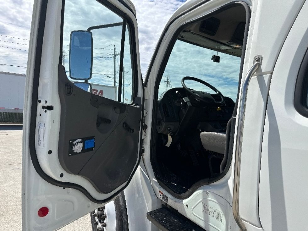 Flatbed Truck-Light and Medium Duty Trucks-Freightliner-2018-M2-West Sacramento-CA-172,943\n\t\tmiles-$ 56,750 - Image 16