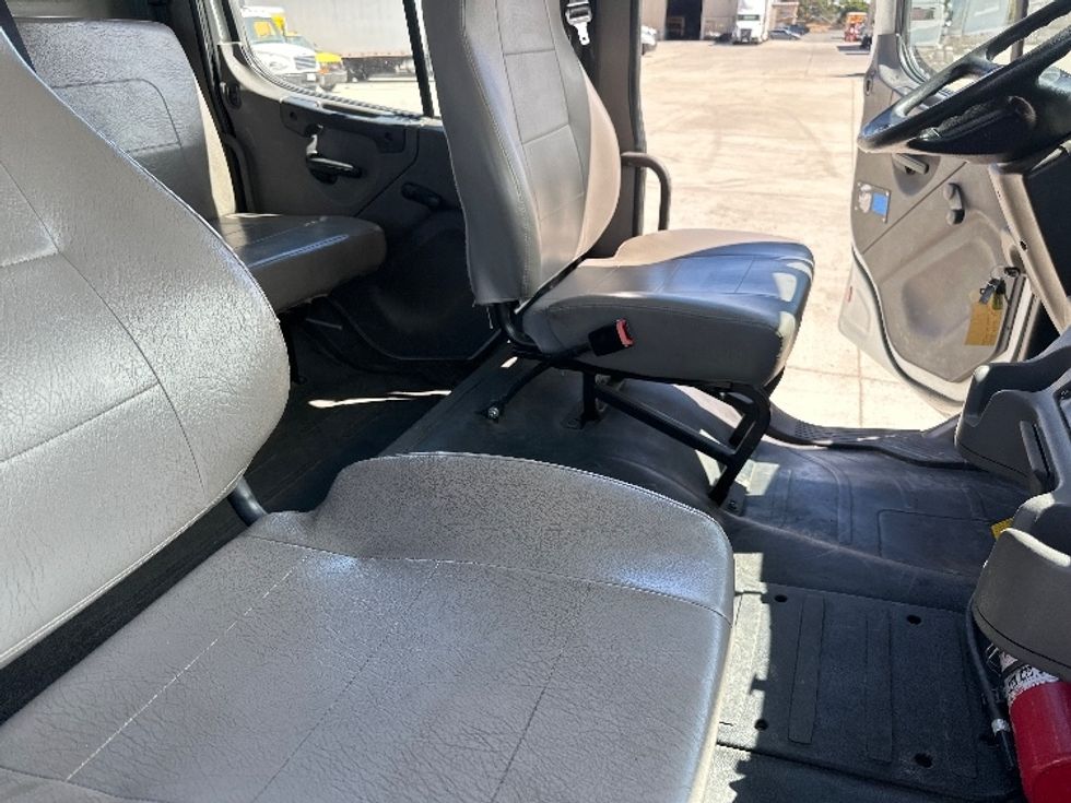 Flatbed Truck-Light and Medium Duty Trucks-Freightliner-2018-M2-West Sacramento-CA-172,943\n\t\tmiles-$ 56,750 - Image 22