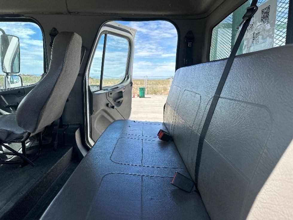 Flatbed Truck-Light and Medium Duty Trucks-Freightliner-2018-M2-West Sacramento-CA-172,943\n\t\tmiles-$ 56,750 - Image 27