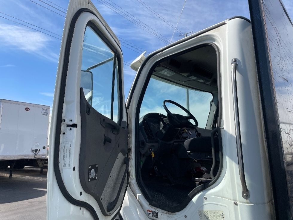Flatbed Truck-Light and Medium Duty Trucks-Freightliner-2018-M211264S-Aurora-CO-182,941\n\t\tmiles-$ 100,250 - Image 15