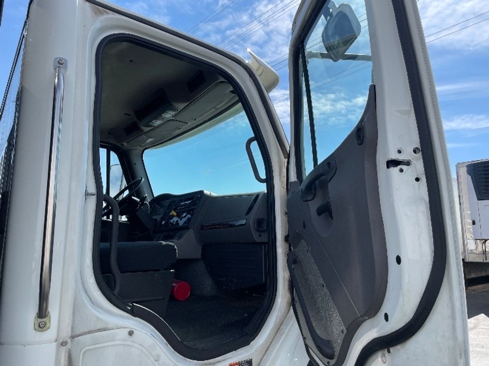 Flatbed Truck-Light and Medium Duty Trucks-Freightliner-2018-M211264S-Aurora-CO-182,941\n\t\tmiles-$ 100,250 - Image 19