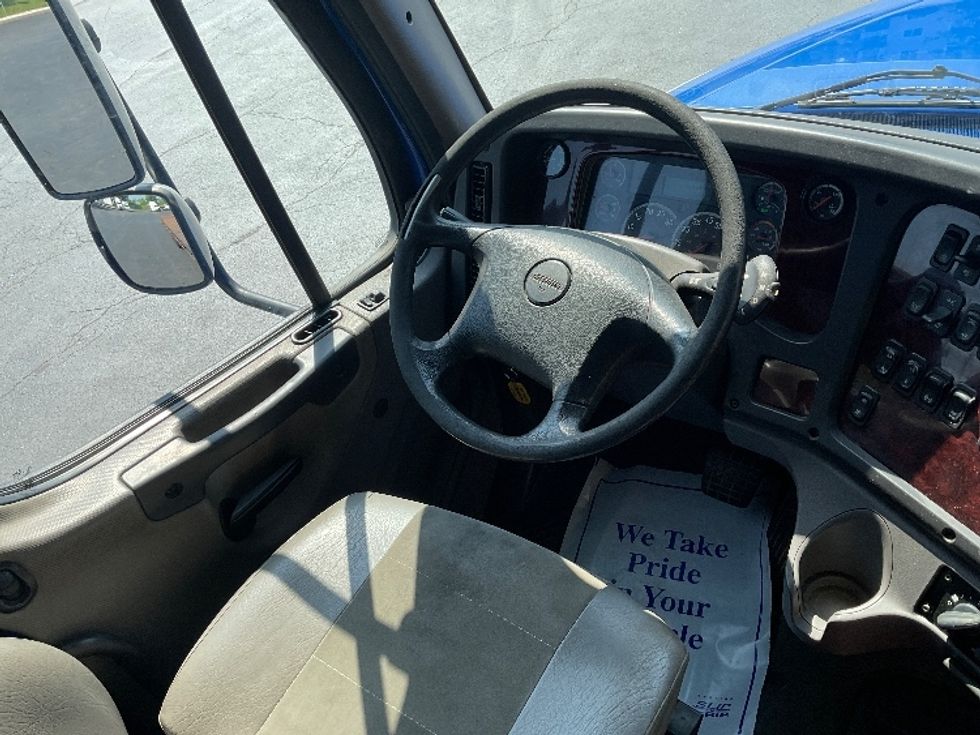 Flatbed Truck-Light and Medium Duty Trucks-Freightliner-2018-M211264S-Bethlehem-PA-165,330\n\t\tmiles-$ 73,000 - Image 17