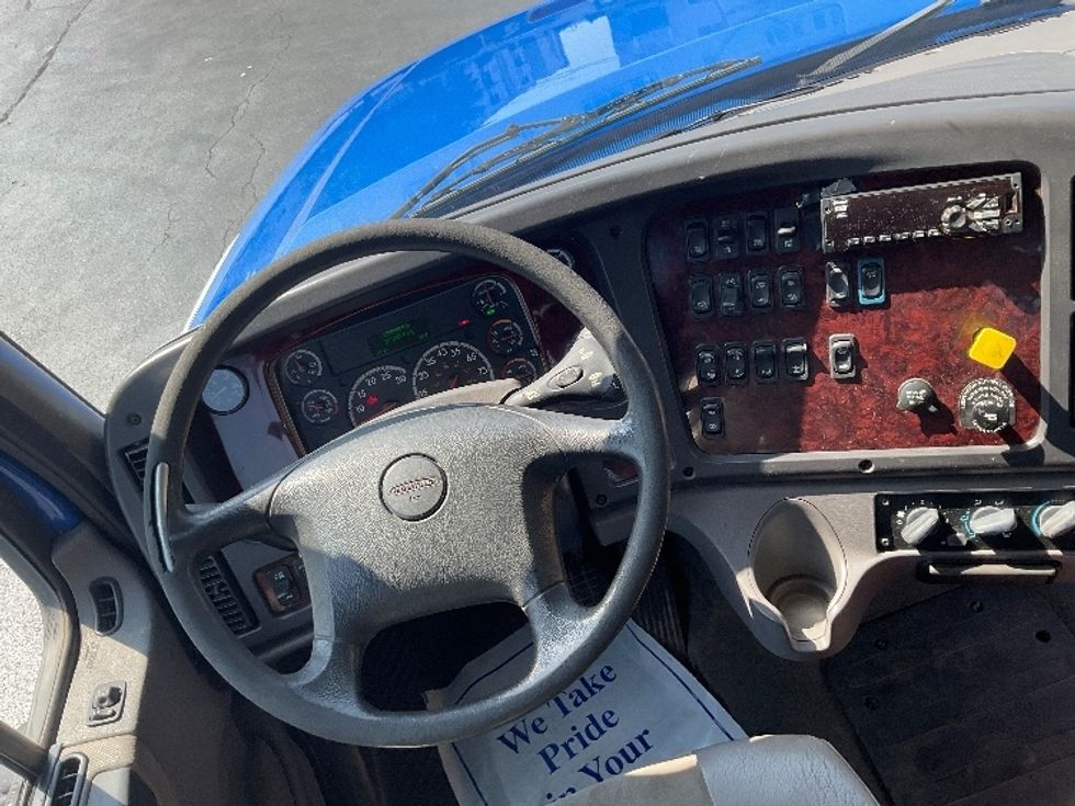 Flatbed Truck-Light and Medium Duty Trucks-Freightliner-2018-M211264S-Bethlehem-PA-165,330\n\t\tmiles-$ 73,000 - Image 18