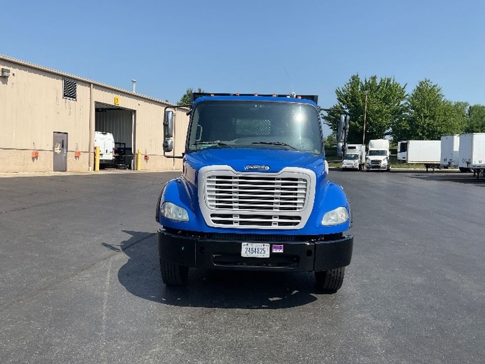 Flatbed Truck-Light and Medium Duty Trucks-Freightliner-2018-M211264S-Bethlehem-PA-165,330\n\t\tmiles-$ 73,000 - Image 2