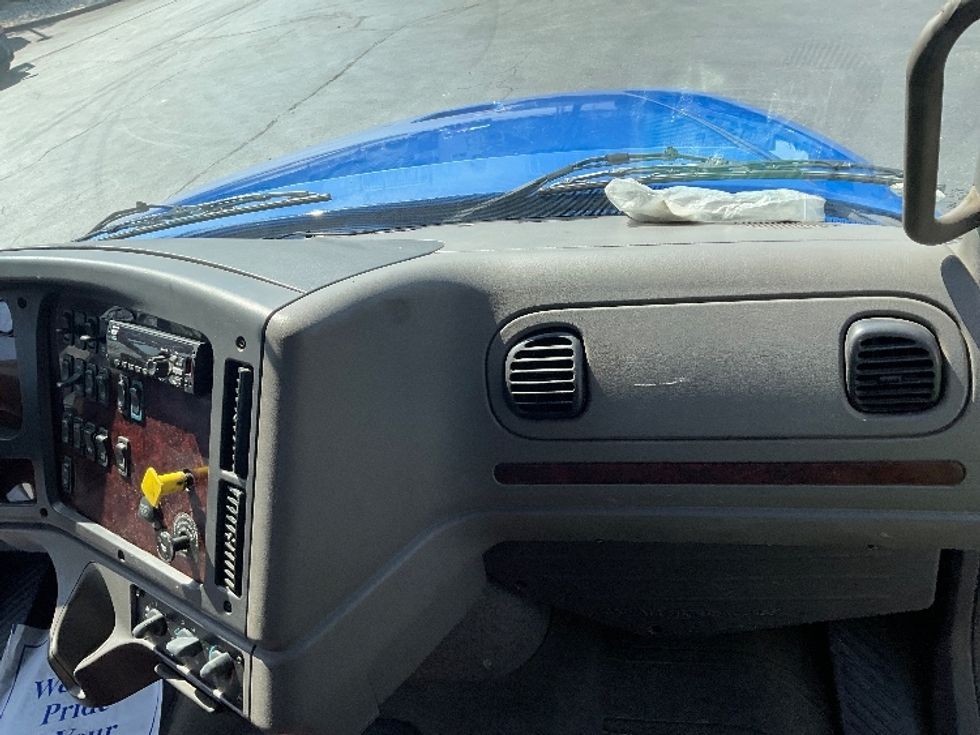 Flatbed Truck-Light and Medium Duty Trucks-Freightliner-2018-M211264S-Bethlehem-PA-165,330\n\t\tmiles-$ 73,000 - Image 21