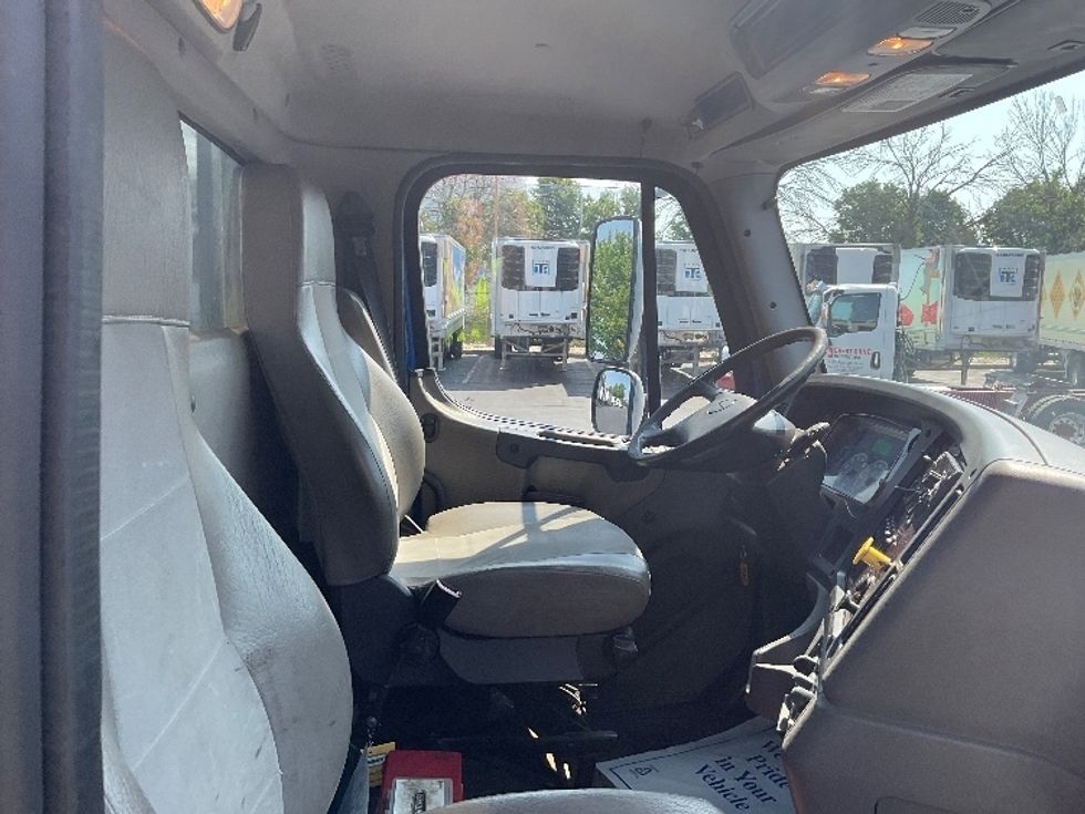 Flatbed Truck-Light and Medium Duty Trucks-Freightliner-2018-M211264S-Bethlehem-PA-165,330\n\t\tmiles-$ 73,000 - Image 22
