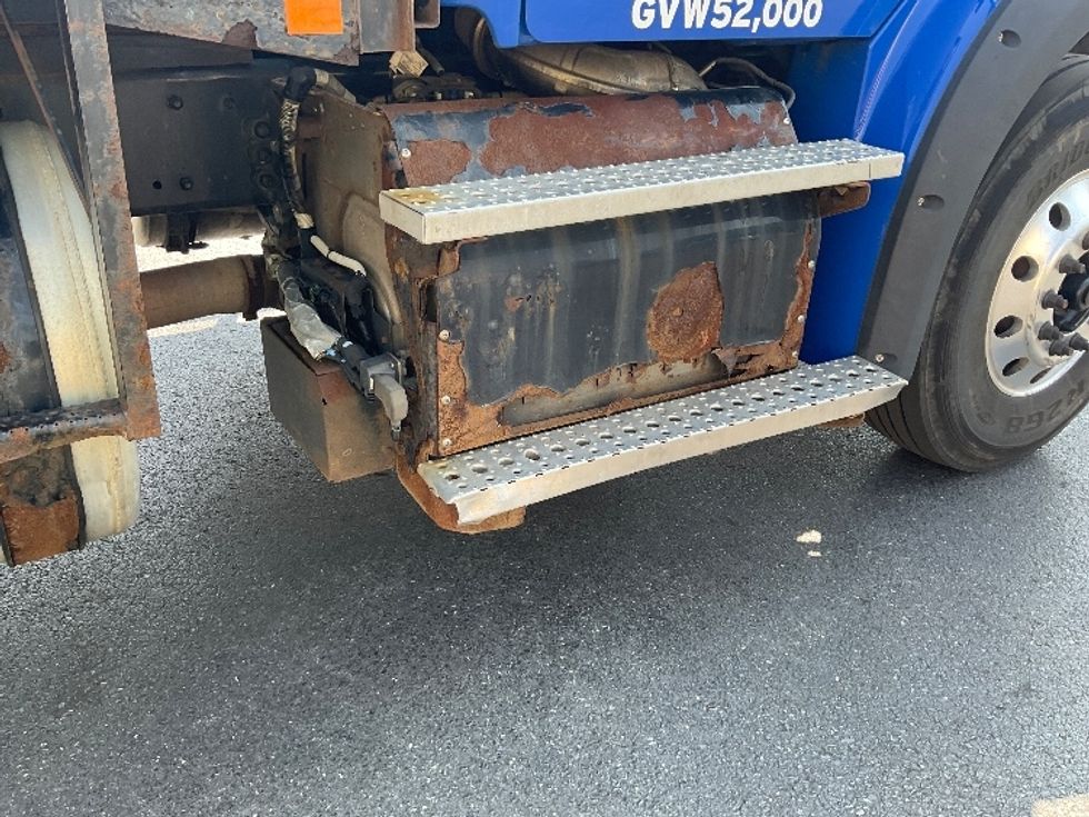 Flatbed Truck-Light and Medium Duty Trucks-Freightliner-2018-M211264S-Bethlehem-PA-165,330\n\t\tmiles-$ 73,000 - Image 27