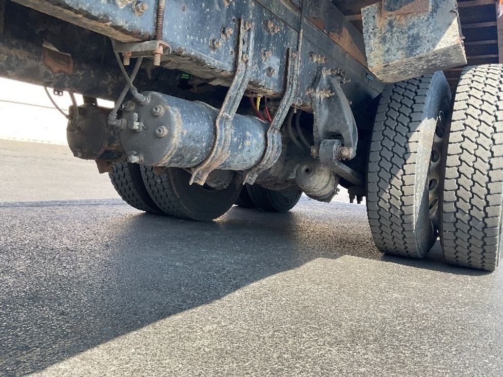 Flatbed Truck-Light and Medium Duty Trucks-Freightliner-2018-M211264S-Bethlehem-PA-165,330\n\t\tmiles-$ 73,000 - Image 5