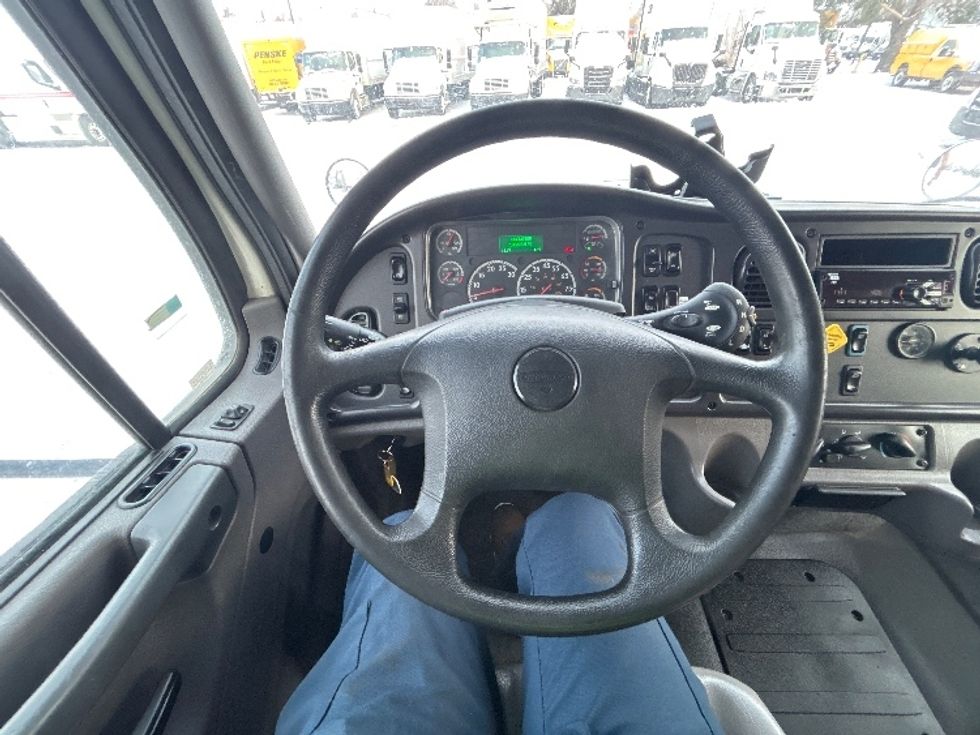 Flatbed Truck-Light and Medium Duty Trucks-Freightliner-2018-M211264S-Brooklyn Park-MN-215,152\n\t\tmiles-$ 81,000 - Image 17