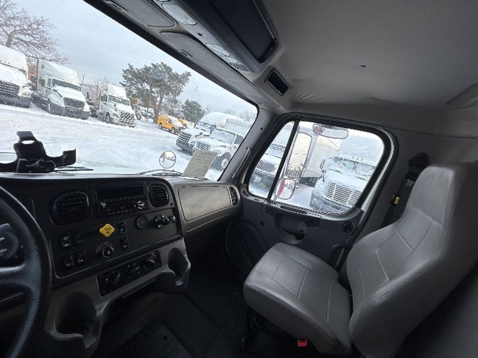 Flatbed Truck-Light and Medium Duty Trucks-Freightliner-2018-M211264S-Brooklyn Park-MN-215,152\n\t\tmiles-$ 81,000 - Image 18