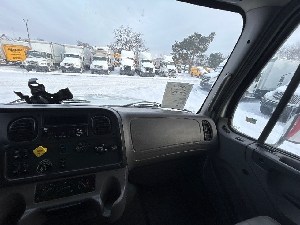 Flatbed Truck-Light and Medium Duty Trucks-Freightliner-2018-M211264S-Brooklyn Park-MN-215,152\n\t\tmiles-$ 81,000 - Image 20