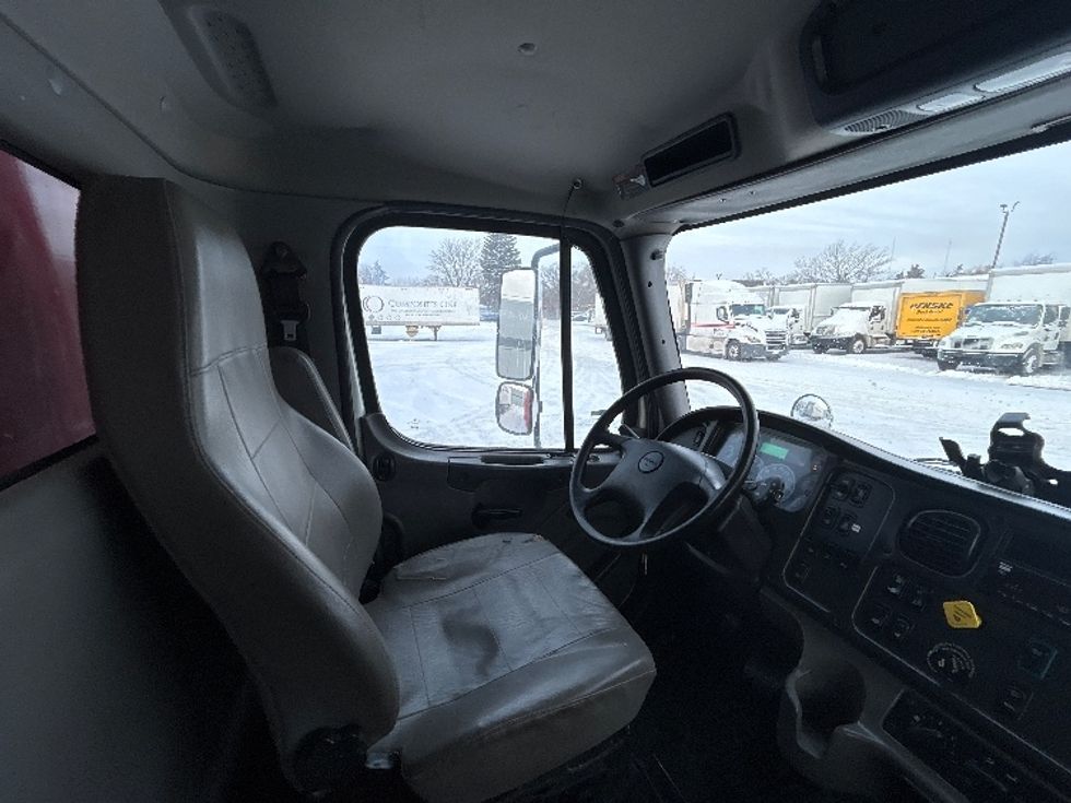 Flatbed Truck-Light and Medium Duty Trucks-Freightliner-2018-M211264S-Brooklyn Park-MN-215,152\n\t\tmiles-$ 81,000 - Image 21