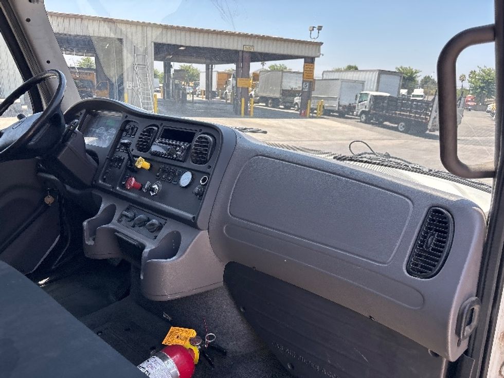 Flatbed Truck-Light and Medium Duty Trucks-Freightliner-2018-M211264S-Fontana-CA-227,156\n\t\tmiles-$ 78,000 - Image 16