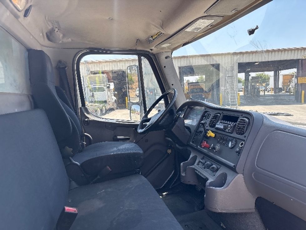 Flatbed Truck-Light and Medium Duty Trucks-Freightliner-2018-M211264S-Fontana-CA-227,156\n\t\tmiles-$ 78,000 - Image 17