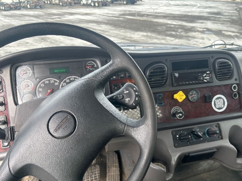 Flatbed Truck-Light and Medium Duty Trucks-Freightliner-2018-M211264S-Middlefield-OH-309,275\n\t\tmiles-$ 73,750 - Image 15