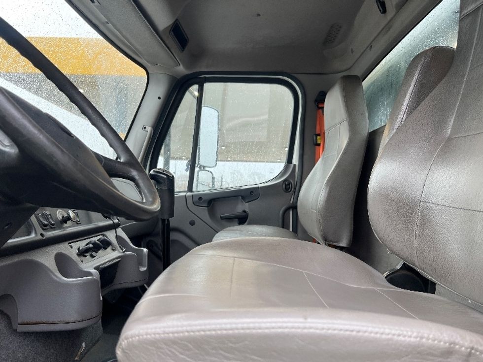 Flatbed Truck-Light and Medium Duty Trucks-Freightliner-2018-M211264S-Westfield-MA-398,294\n\t\tmiles-$ 80,750 - Image 15