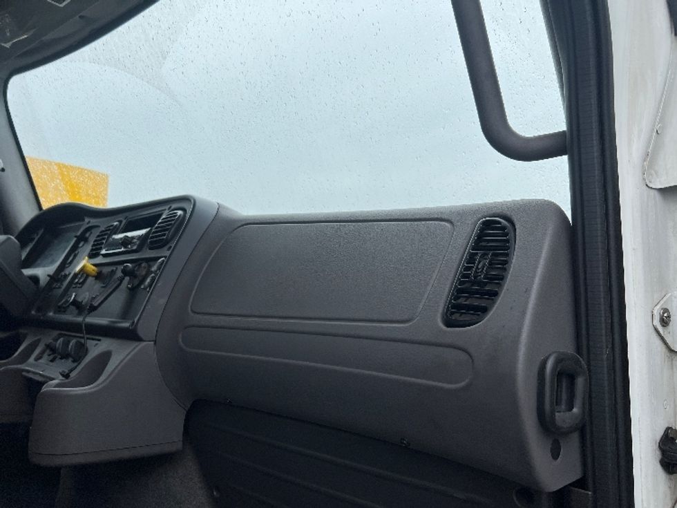 Flatbed Truck-Light and Medium Duty Trucks-Freightliner-2018-M211264S-Westfield-MA-398,294\n\t\tmiles-$ 80,750 - Image 17