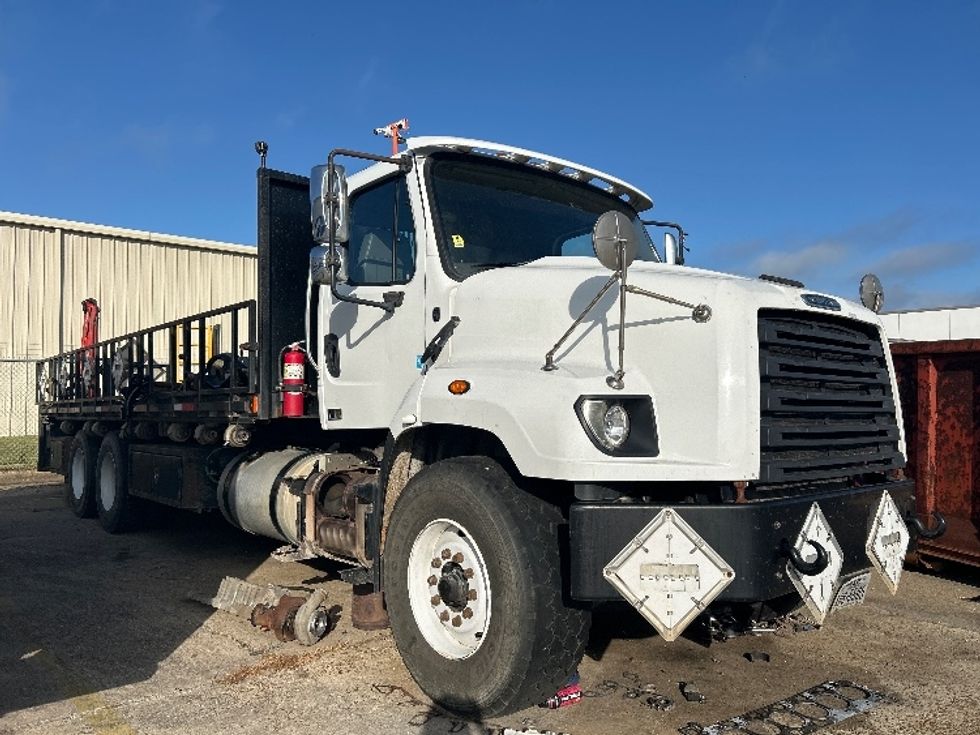 Flatbed Truck-Light and Medium Duty Trucks-Freightliner-2019-114SD-Beaumont-TX-240,563\n\t\tmiles-$ 30,000 - Image 1