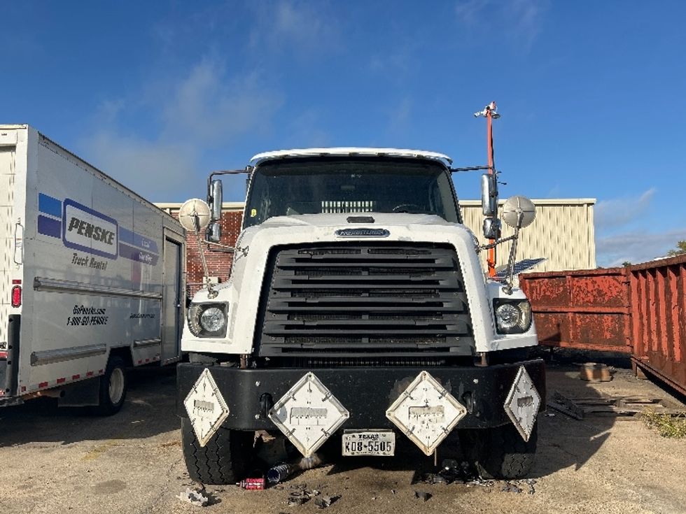 Flatbed Truck-Light and Medium Duty Trucks-Freightliner-2019-114SD-Beaumont-TX-240,563\n\t\tmiles-$ 30,000 - Image 2