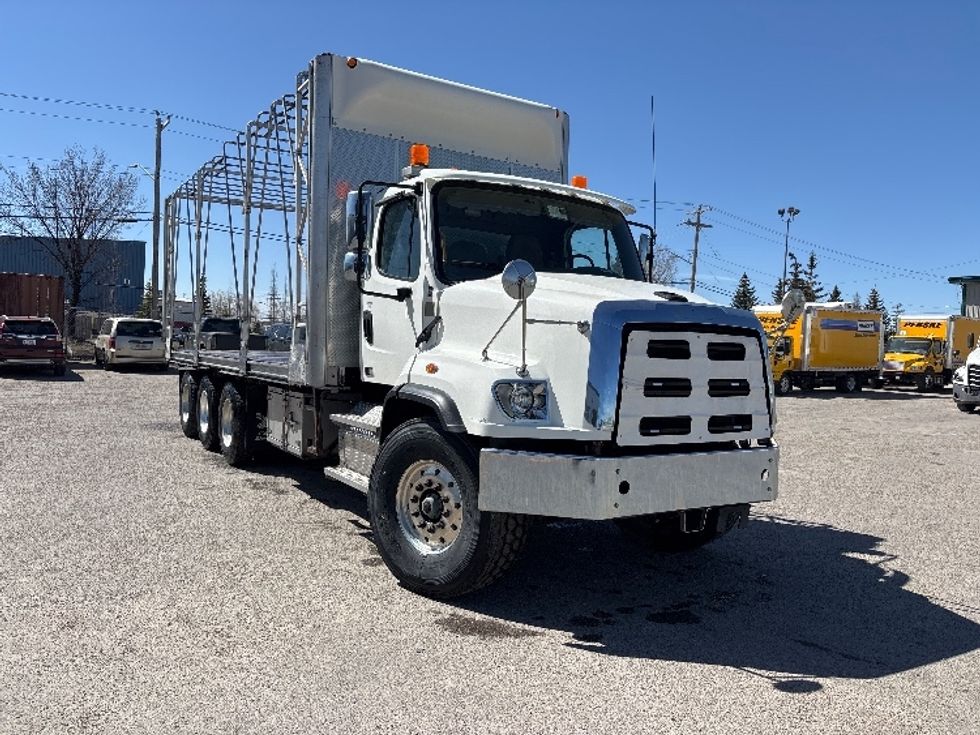 Flatbed Truck-Light and Medium Duty Trucks-Freightliner-2019-114SD-Calgary-AB-146,512\n\t\tkm-$ 143,500 - Image 1