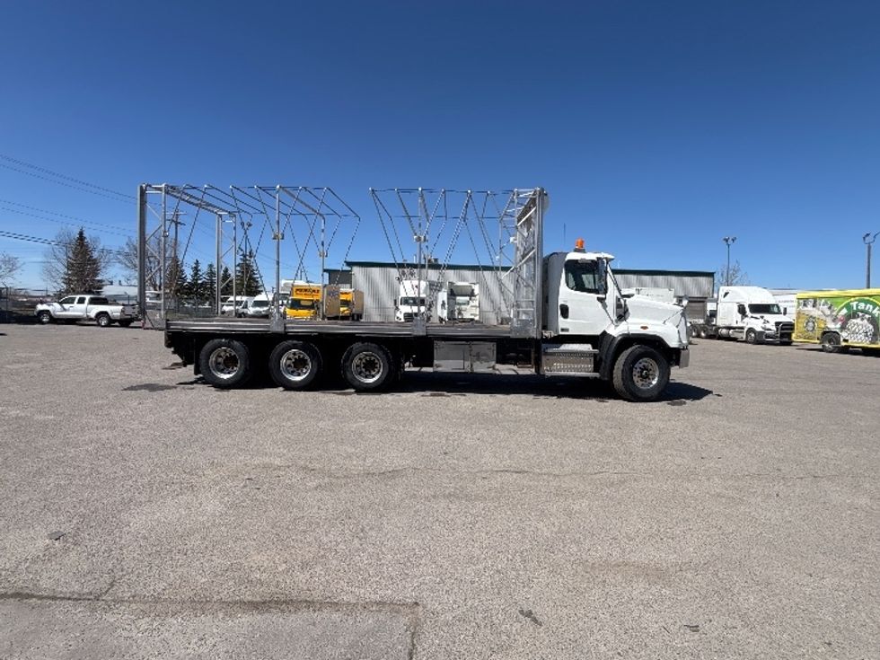 Flatbed Truck-Light and Medium Duty Trucks-Freightliner-2019-114SD-Calgary-AB-146,512\n\t\tkm-$ 143,500 - Image 11