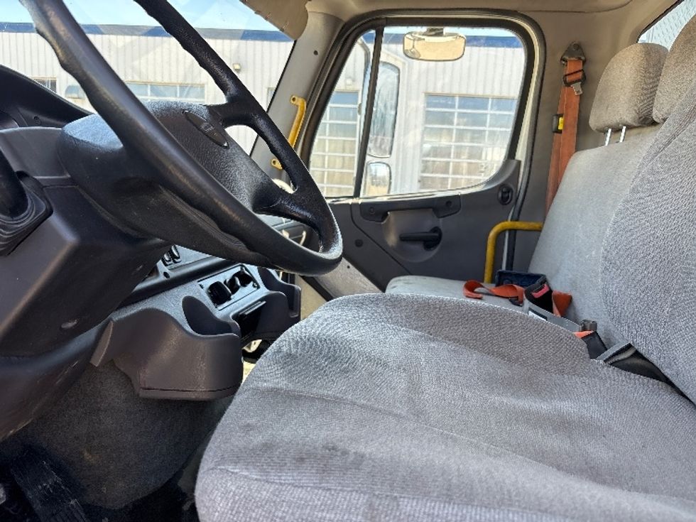 Flatbed Truck-Light and Medium Duty Trucks-Freightliner-2019-114SD-Calgary-AB-146,512\n\t\tkm-$ 143,500 - Image 12