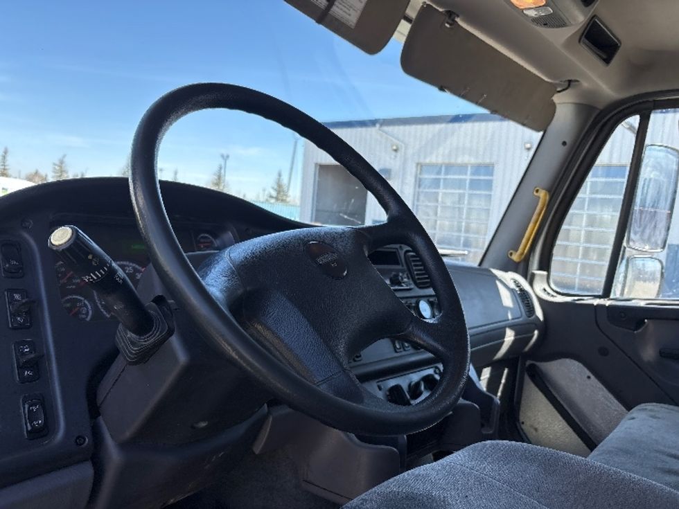 Flatbed Truck-Light and Medium Duty Trucks-Freightliner-2019-114SD-Calgary-AB-146,512\n\t\tkm-$ 143,500 - Image 13