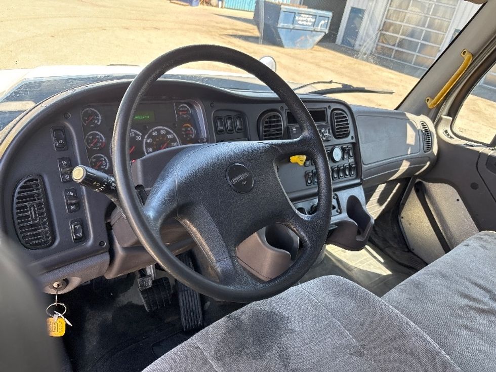 Flatbed Truck-Light and Medium Duty Trucks-Freightliner-2019-114SD-Calgary-AB-146,512\n\t\tkm-$ 143,500 - Image 14